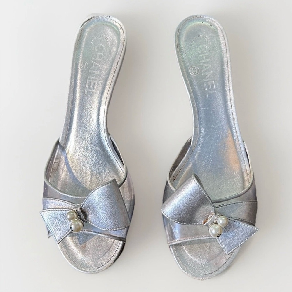 CHANEL Silver Metallic Bow Slide Sandals with Pearl Accents
